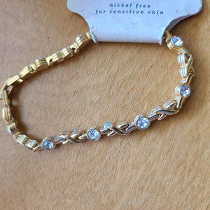 NWT, women's gold tone sparkle diamond look tennis bracelet